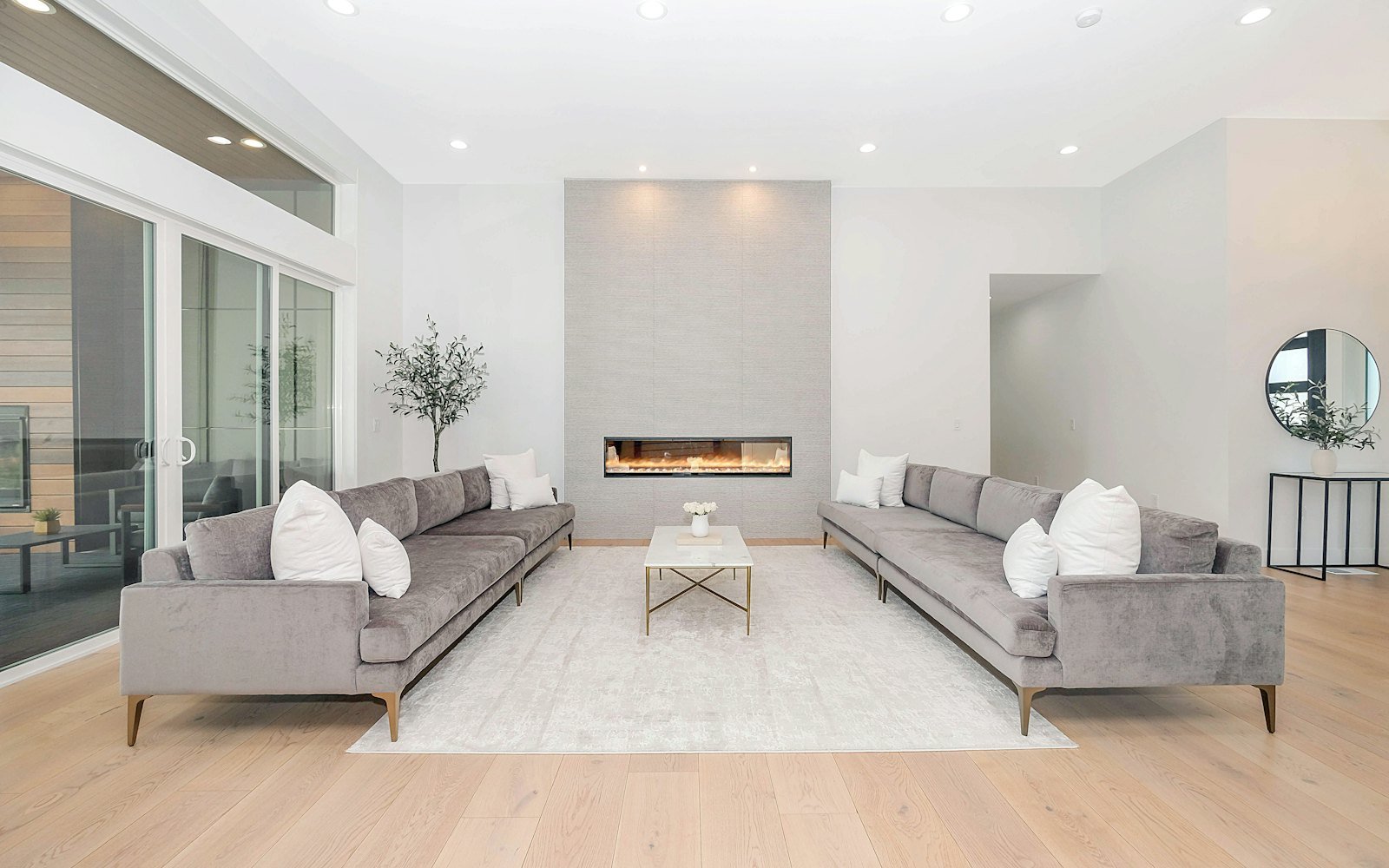 Bright, freshly cleaned modern living room